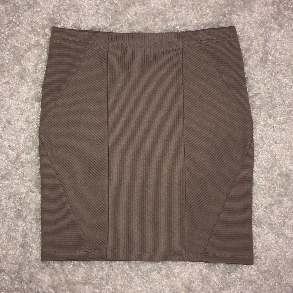 FOREVER 21 • Taupe Ribbed Geometric-Front Mini Skirt
